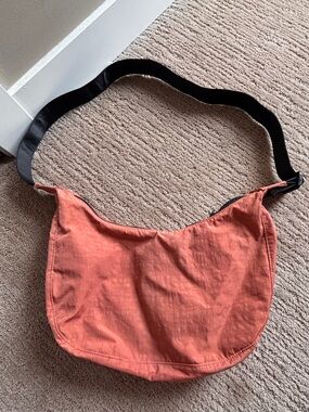 Baggu Medium Crescent in Rhubarb